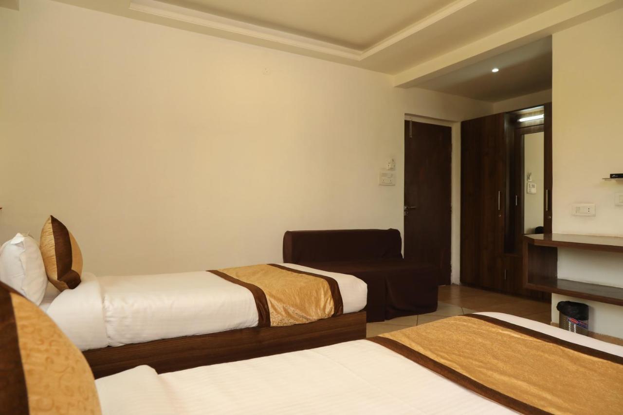 Oyo 10943 Hotel Plus Corporate Khapa  Exterior foto