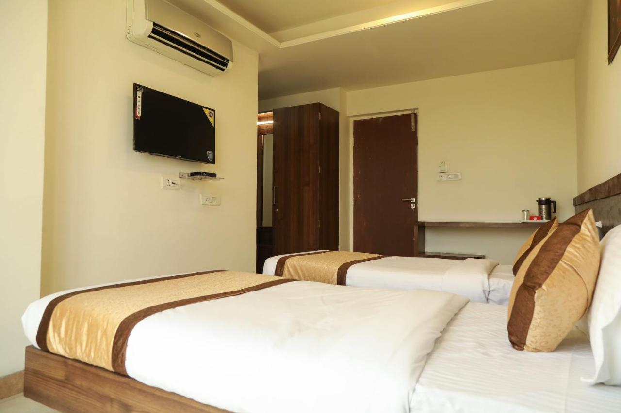 Oyo 10943 Hotel Plus Corporate Khapa  Exterior foto