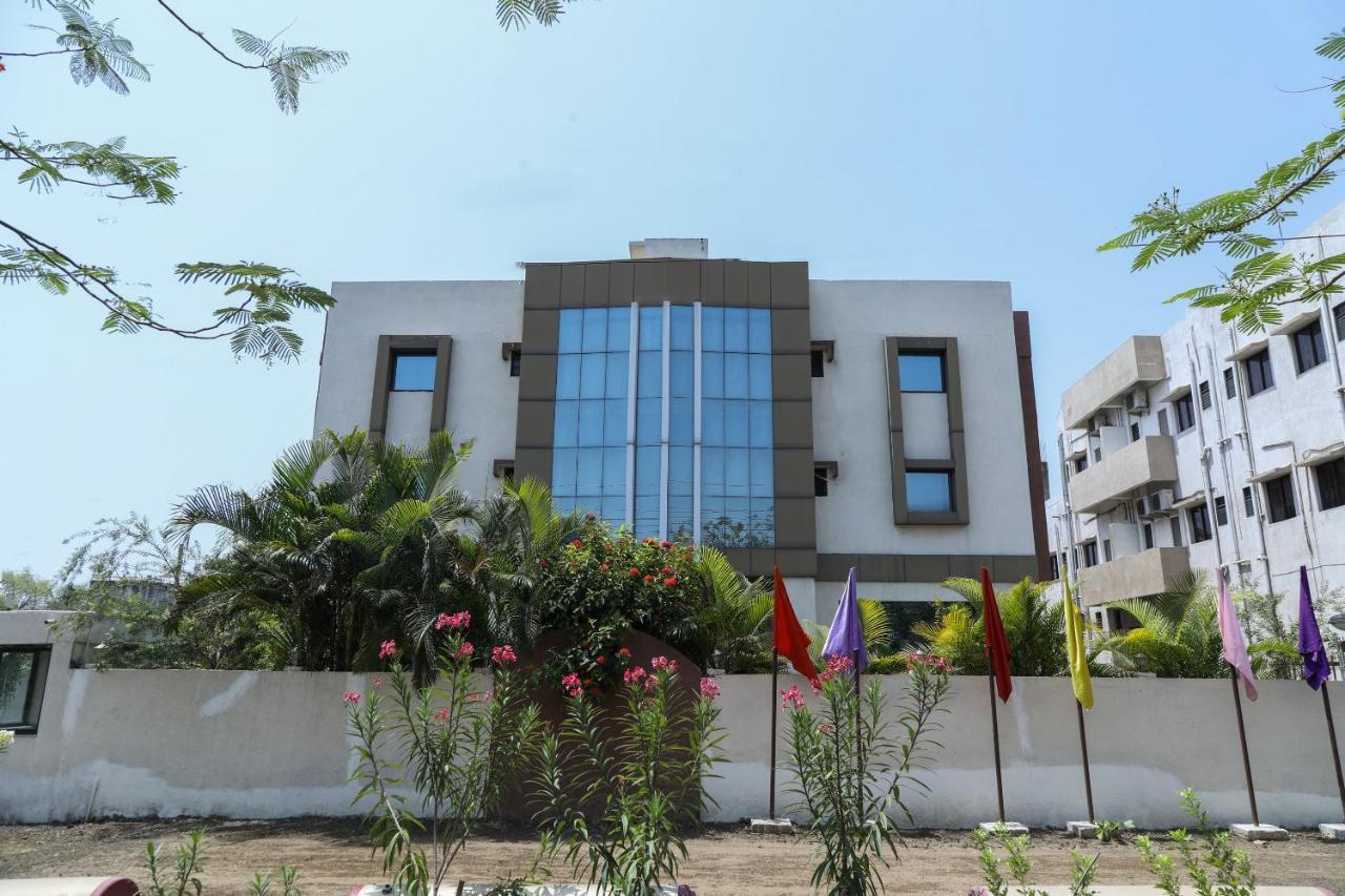 Oyo 10943 Hotel Plus Corporate Khapa  Exterior foto